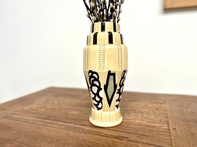 Ein Paar Art Déco-Vasen, signiert Orchies - emaillierte Keramik, Frankreich, ca. 1930