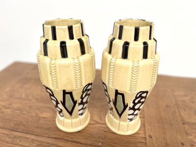 Ein Paar Art Déco-Vasen, signiert Orchies - emaillierte Keramik, Frankreich, ca. 1930