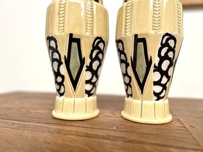 Ein Paar Art Déco-Vasen, signiert Orchies - emaillierte Keramik, Frankreich, ca. 1930