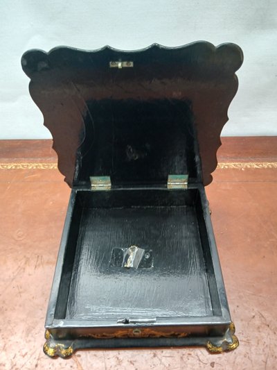 Schachtel aus Pappmaché