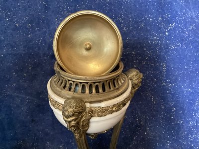 Paar Cassoletten mit Parfümbrenner