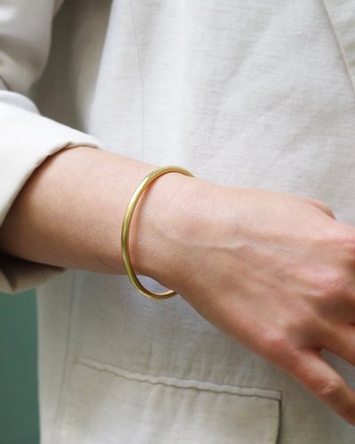 Bangle gold bracelet in 18 karat gold without clasp, Smooth, undecorated bracelet 