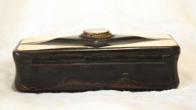 Tabakdose, Dose, aus Horn mit Kompass 19. Jahrhundert