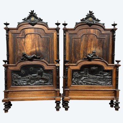 Magnifique paire de lits anciens sculptés du XIXe siècle