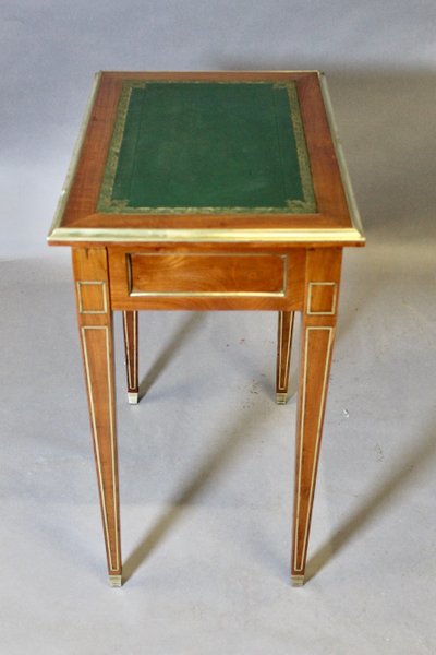 Tavolo da scrittura in stile Luigi XVI con perline in ottone