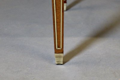 Tavolo da scrittura in stile Luigi XVI con perline in ottone