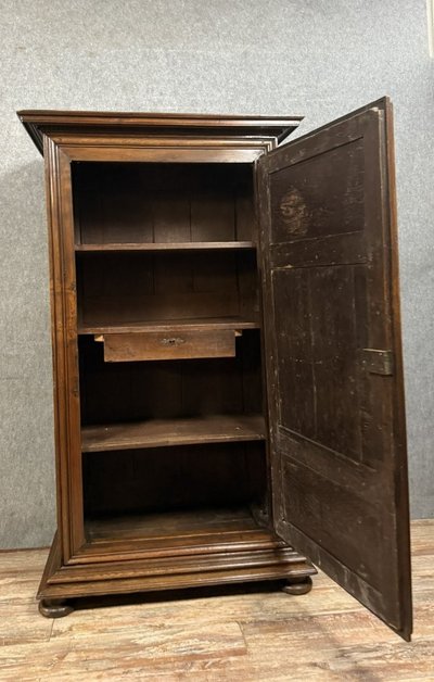 Bonnetiere di epoca Luigi XIII con punte di diamante in noce del 1700 ca.