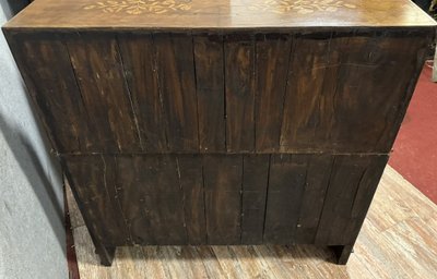 Olanda XVIII secolo : Importante cassettone Scribanne in legno modellato