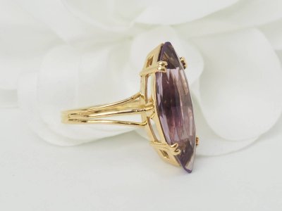 Anello marquise in oro giallo e ametista