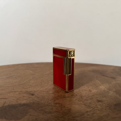 Feuerzeug Dupont aus rotem Lack Monogramm JB Paris made in France
