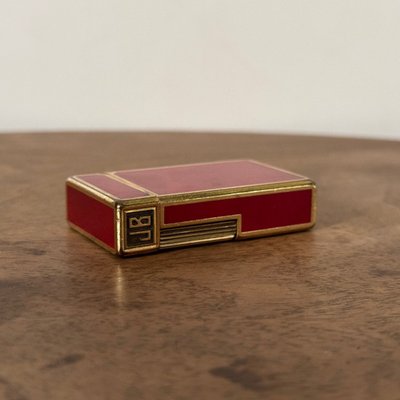 Feuerzeug Dupont aus rotem Lack Monogramm JB Paris made in France