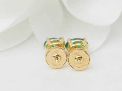 Ohrringe aus Gelbgold und Smaragd