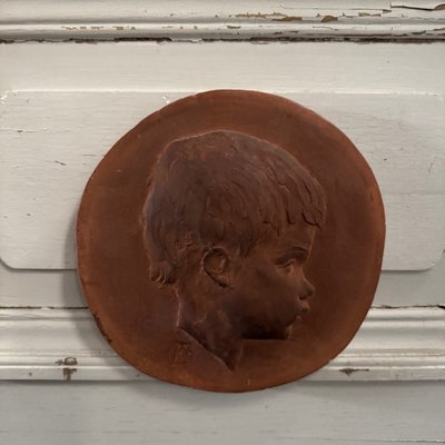 Medaglione in terracotta di Charles Filleul, profilo di un bambino, XX secolo