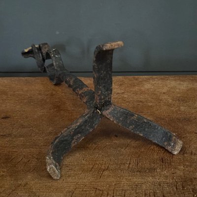 Résinier brûle-jonc en fer forgé XVIIe ou XVIIIe art populaire