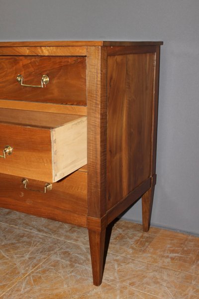Directoire walnut chest of drawers, early 19th century