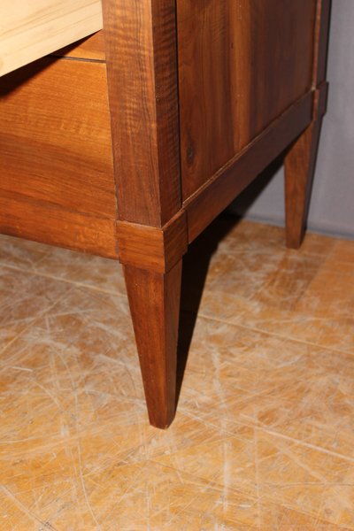Directoire walnut chest of drawers, early 19th century