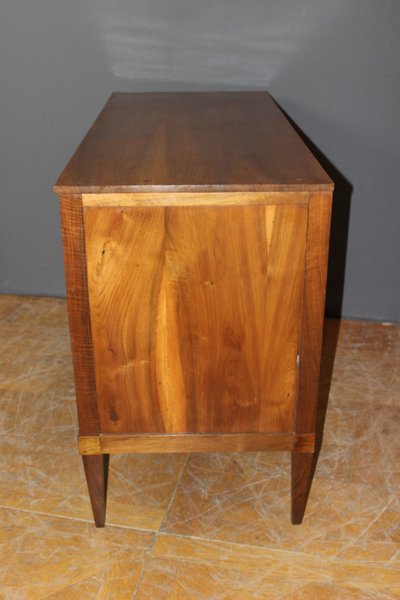 Directoire walnut chest of drawers, early 19th century