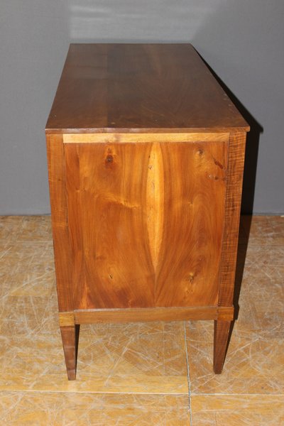 Directoire walnut chest of drawers, early 19th century