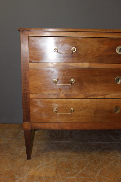 Directoire walnut chest of drawers, early 19th century