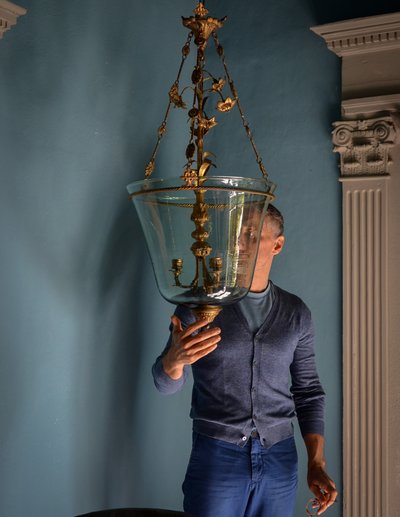 Laterne aus mundgeblasenem Glas und vergoldeter Bronze
