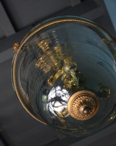 Laterne aus mundgeblasenem Glas und vergoldeter Bronze
