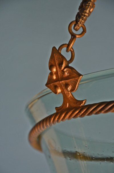 Laterne aus mundgeblasenem Glas und vergoldeter Bronze
