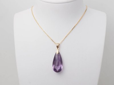 Anhänger aus Gelbgold und Amethyst-Briolette