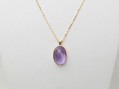 Anhänger aus Gelbgold und Amethyst-Cabochon