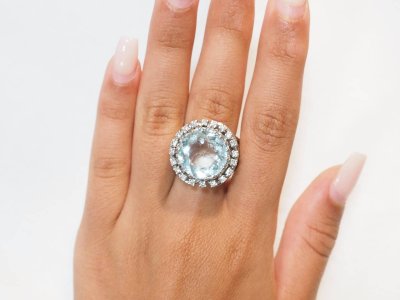 Large ring in white gold, platinum, aquamarine and diamonds