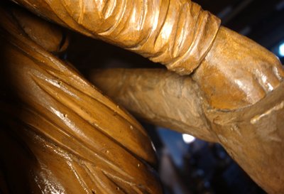 Large pair of gilded solid wood angels, 18th century