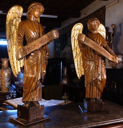 Large pair of gilded solid wood angels, 18th century