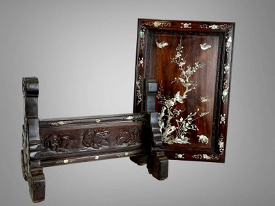 VIETNAM FIN XIXe / ECRAN DE TABLE EN BOIS INCRUSTÉ DE NACRE A DÉCOR D'OISEAUX