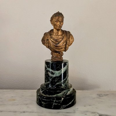Italia, 1700 circa - busto in bronzo dorato di un imperatore romano - base verde mare
