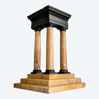 Grand Tour, vers 1830 - élément de surtout - fragment de temple dorique - marbre et bronze