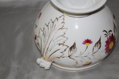 Soup tureen in porcelain of Paris with floral decoration Louis Philippe 19th century