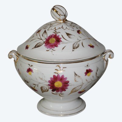 Soup tureen in porcelain of Paris with floral decoration Louis Philippe 19th century