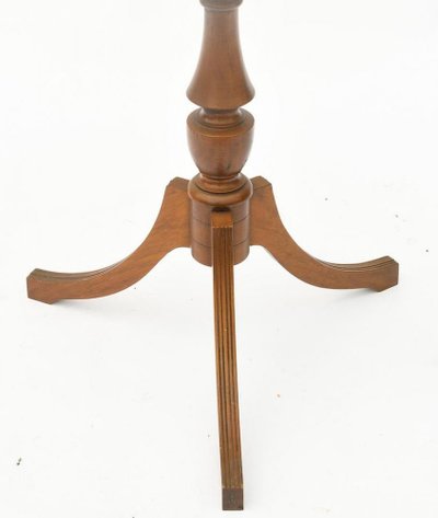 Pedestal table