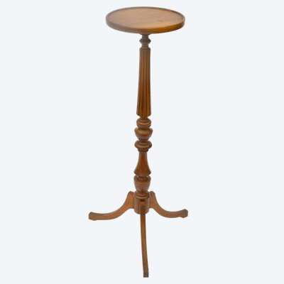 Pedestal table
