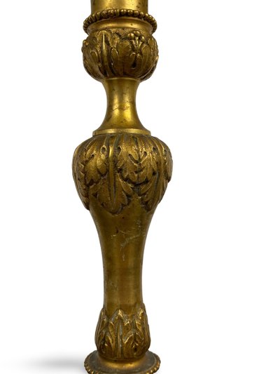 Kerzenhalter aus der Louis-XVI-Epoche aus vergoldeter, fein ziselierter Bronze