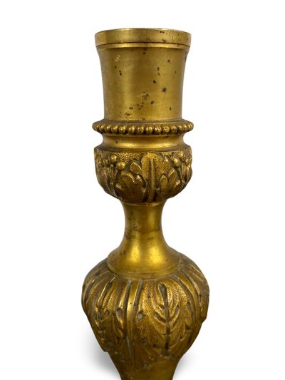 Kerzenhalter aus der Louis-XVI-Epoche aus vergoldeter, fein ziselierter Bronze