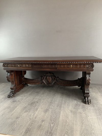 Grande scrivania in stile rinascimentale in legno massiccio, fine XIX/inizio XX secolo