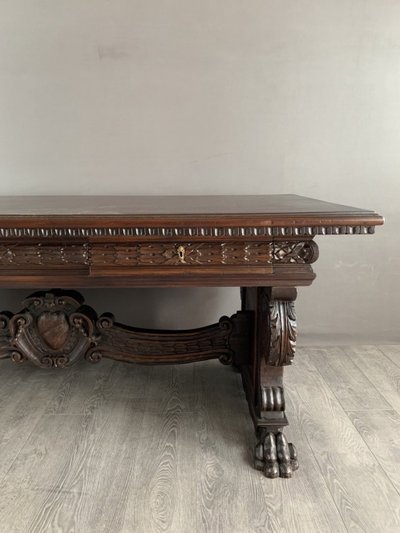 Grande scrivania in stile rinascimentale in legno massiccio, fine XIX/inizio XX secolo