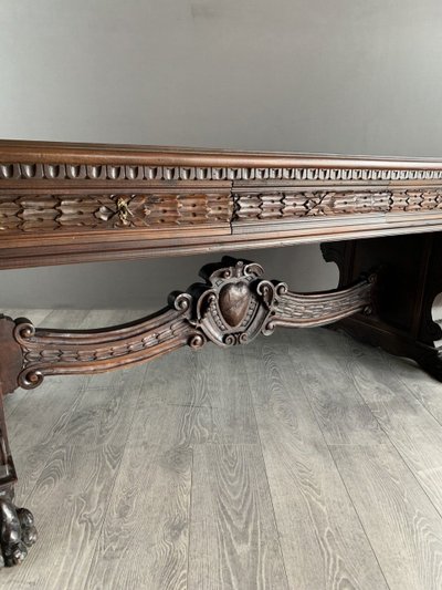 Grande scrivania in stile rinascimentale in legno massiccio, fine XIX/inizio XX secolo