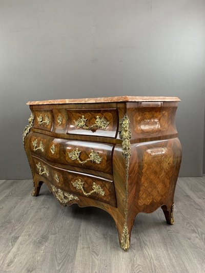 Cassettone curvo in stile Luigi XV, inizio XX secolo