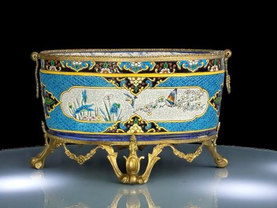 JULES VIEILLARD A BORDEAUX / JARDINNIERE EN FAIENCE FINE ORNÉE DE BRONZE DORÉ