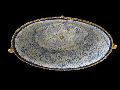 JULES VIEILLARD A BORDEAUX / JARDINNIERE EN FAIENCE FINE ORNÉE DE BRONZE DORÉ