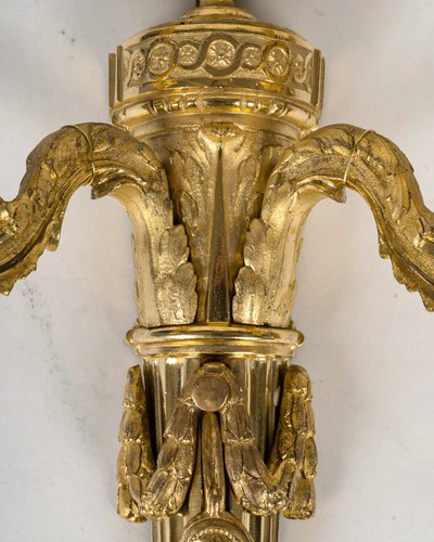Paire d’Appliques en Bronze Ciselé et Doré à Deux Bras de Lumières d’Époque Louis XVI vers 1780