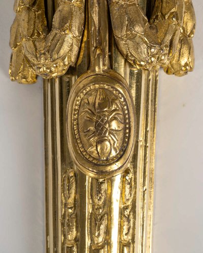 Paire d’Appliques en Bronze Ciselé et Doré à Deux Bras de Lumières d’Époque Louis XVI vers 1780