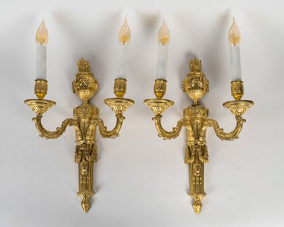 Paire d’Appliques en Bronze Ciselé et Doré à Deux Bras de Lumières d’Époque Louis XVI vers 1780