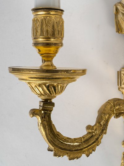 Paire d’Appliques en Bronze Ciselé et Doré à Deux Bras de Lumières d’Époque Louis XVI vers 1780